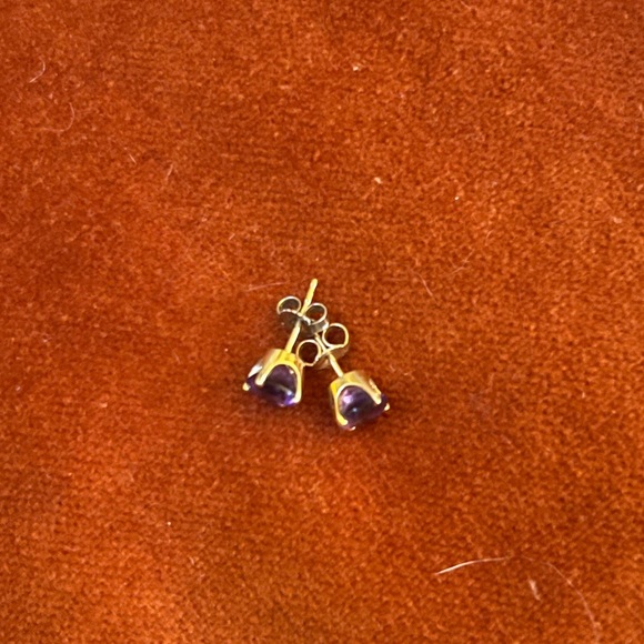 amethyst and gold stud earrings - Picture 2 of 2